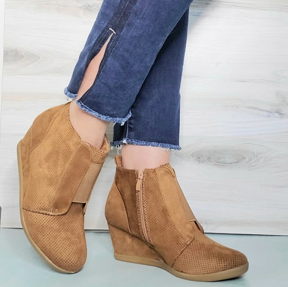 New! Sporty Tan Pinhole Wedges Bootie - Picture 2 of 6